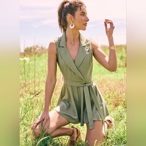 Francesca's Jumpsuit Romper Womens Green Sleeveless Collar V-Neck Linen Sz L NWT